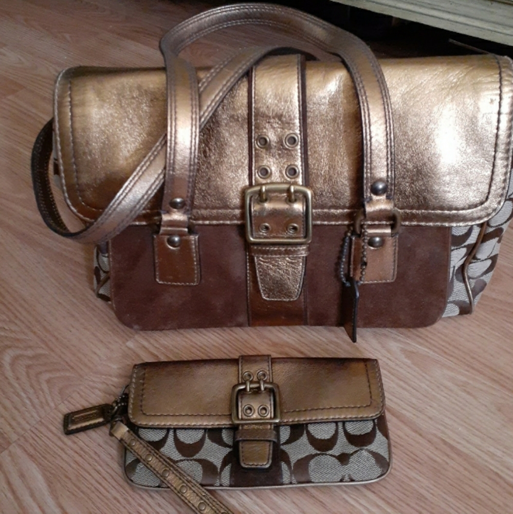 Coach Special Edition Sig. Metallic Gold Leather Bag w/wristlet 1498